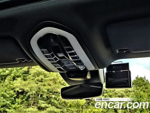 Porsche Macan 2021 — ფოტო 13/20