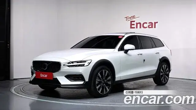 Volvo V60 Cross Country 2024 — ფოტო 29/34