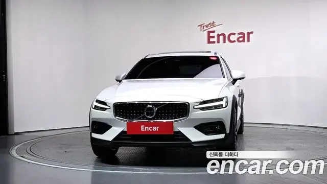 Volvo V60 Cross Country 2024 — ფოტო 21/34