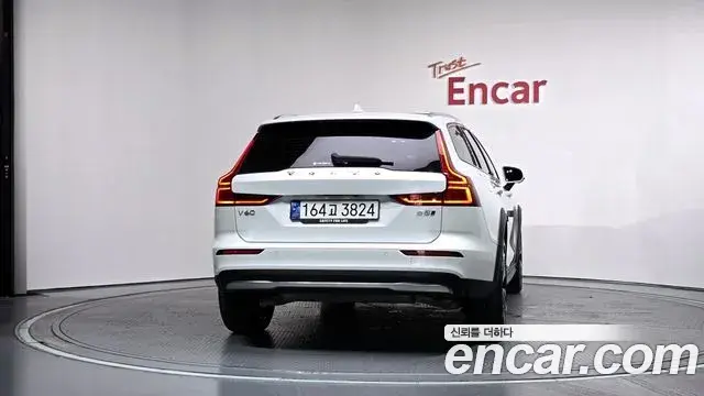 Volvo V60 Cross Country 2024 — ფოტო 18/34