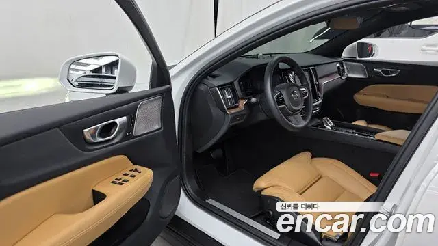 Volvo V60 Cross Country 2024 — ფოტო 24/34