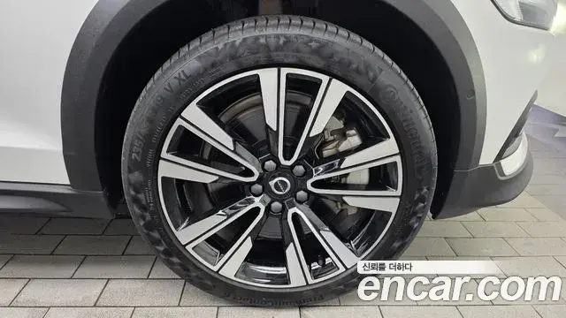 Volvo V60 Cross Country 2024 — ფოტო 22/34
