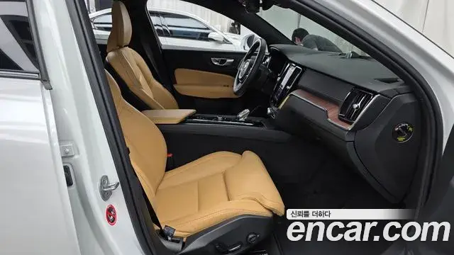 Volvo V60 Cross Country 2024 — ფოტო 3/34