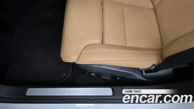 Volvo V60 Cross Country 2024 — ფოტო 1/34
