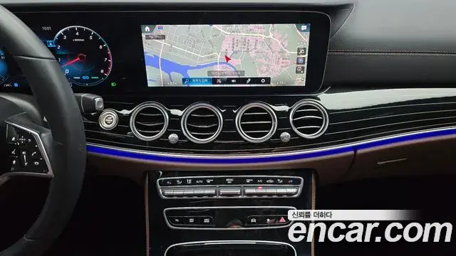 Mercedes-Benz E-Class 2021 — Фото 12/20