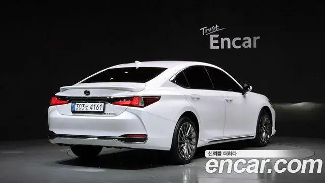 Lexus ES300h 2026 — Şəkil 20/30