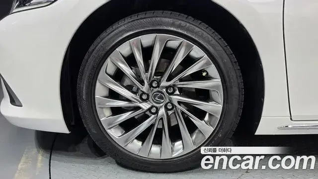 Lexus ES300h 2026 — Şəkil 4/30