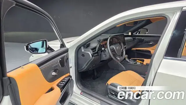 Lexus ES300h 2026 — Şəkil 22/30