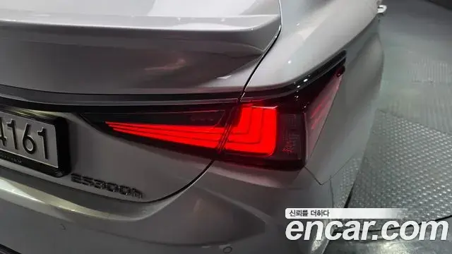 Lexus ES300h 2026 — Şəkil 6/30
