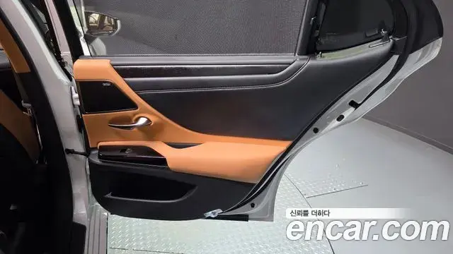Lexus ES300h 2026 — Şəkil 29/30