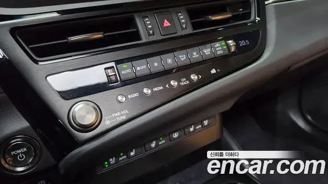 Lexus ES300h 2026 — Şəkil 19/30
