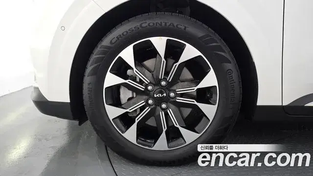Kia Carnival 2023 — Фото 4/20