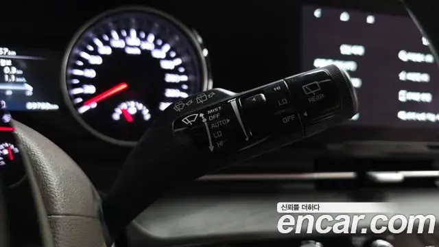 Kia Carnival 2023 — Фото 17/20