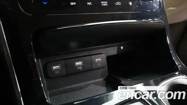 Kia Carnival 2023 — ფოტო 3/45