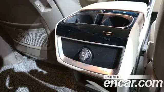 Kia Carnival 2023 — ფოტო 36/45
