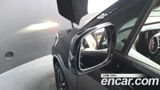 Kia Carnival 2023 — ფოტო 18/45