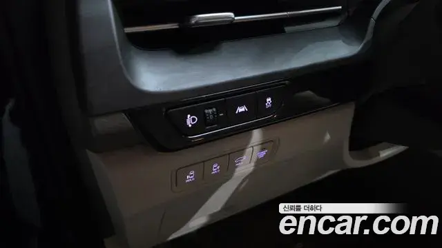 Kia Carnival 2023 — ფოტო 19/45