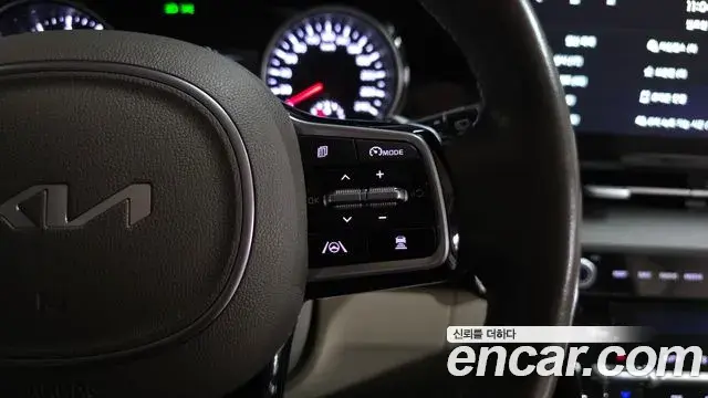Kia Carnival 2023 — ფოტო 20/45