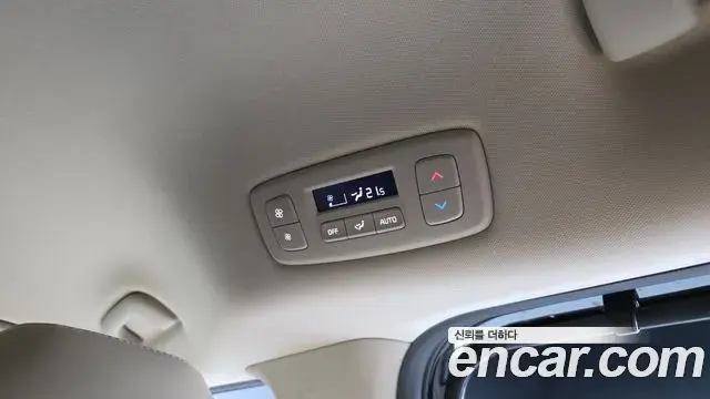 Kia Carnival 2023 — ფოტო 26/45