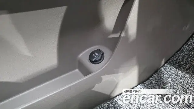 Kia Carnival 2023 — ფოტო 37/45