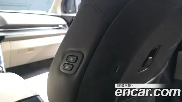 Kia Carnival 2023 — ფოტო 15/45