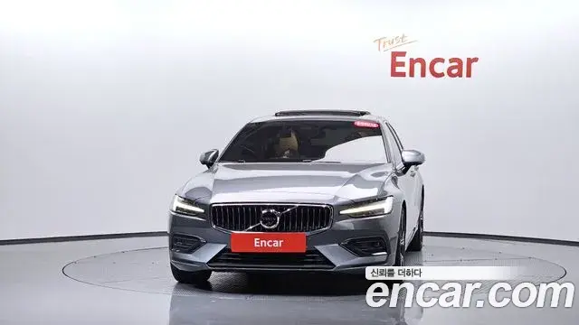 Volvo S60 2019 — Фото 3/20