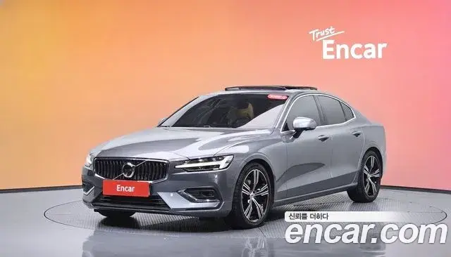Volvo S60 2019 — Фото 1/20