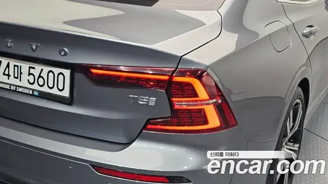 Volvo S60 2019 — Şəkil 36/37