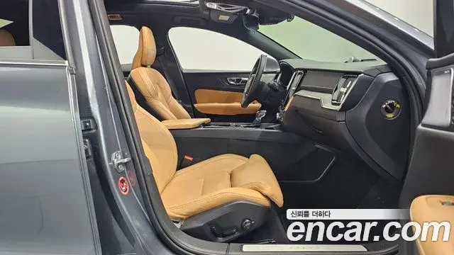 Volvo S60 2019 — Şəkil 5/37