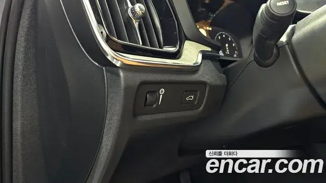 Volvo S60 2019 — Şəkil 31/37