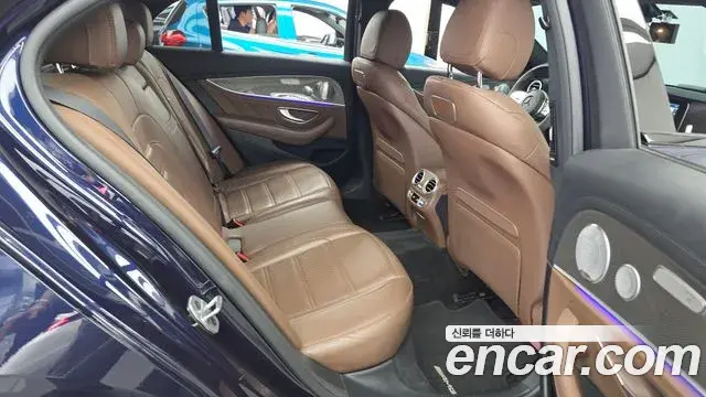 Mercedes-Benz E-Class 2019 — Фото 12/20