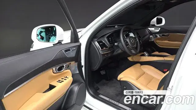 Volvo XC90 2023 — Фото 10/20