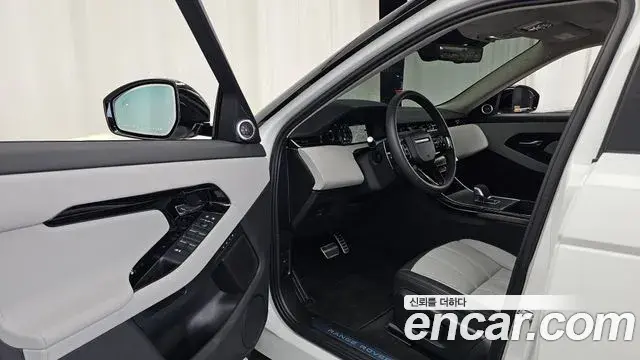 Land Rover Range Rover Evoque 2025 — ფოტო 13/33