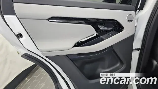 Land Rover Range Rover Evoque 2025 — ფოტო 18/33