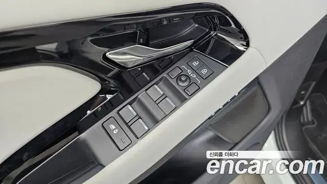 Land Rover Range Rover Evoque 2025 — ფოტო 11/33