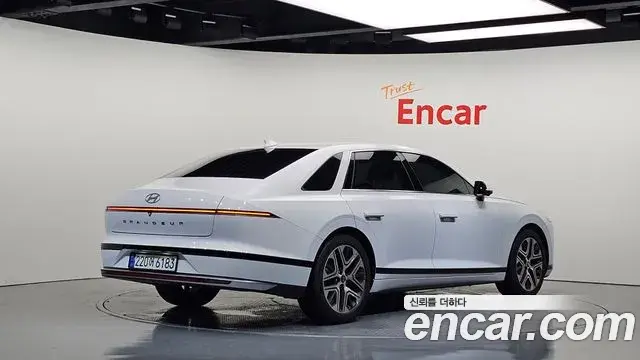 Hyundai Grandeur 2023 — Photo 2/20