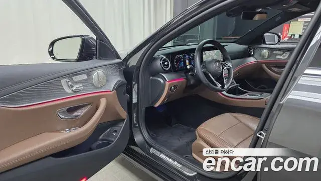 Mercedes-Benz E-Class 2022 — Фото 10/20
