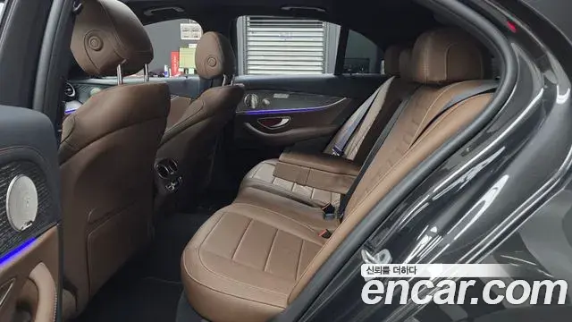 Mercedes-Benz E-Class 2022 — Фото 12/20