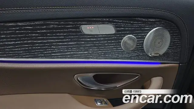 Mercedes-Benz E-Class 2022 — Фото 18/20