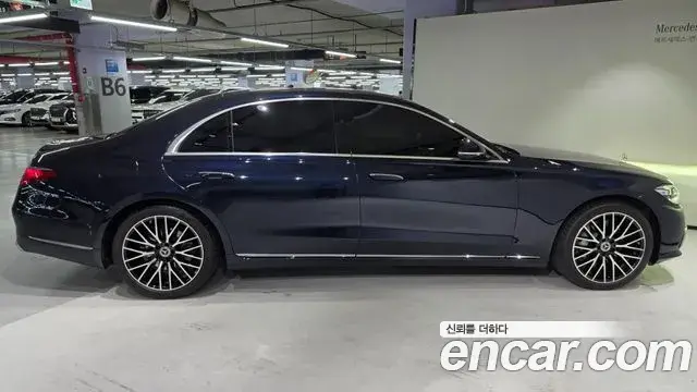 Mercedes-Benz S-Class 2025 — Photo 8/20