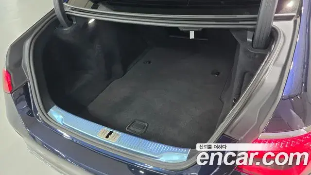 Mercedes-Benz S-Class 2025 — Photo 9/20