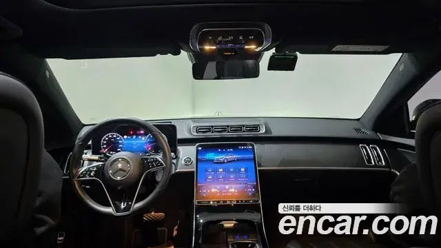 Mercedes-Benz S-Class 2025 — Photo 17/20