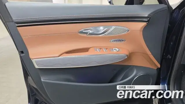 Genesis GV70 2023 — Photo 10/36