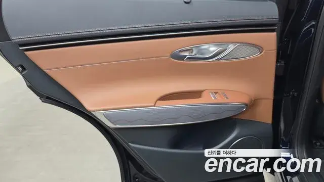 Genesis GV70 2023 — Photo 35/36
