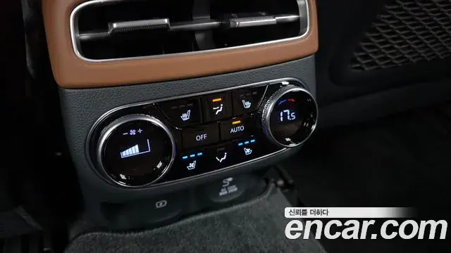 Genesis GV70 2023 — Photo 27/36