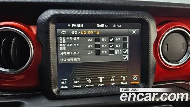 Jeep Wrangler 2020 — Фото 16/20