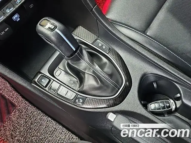 Hyundai Veloster 2020 — Фото 7/19