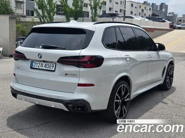 BMW X5 2025 — Фото 1/18