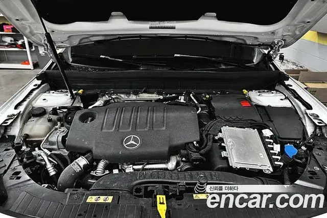 Mercedes-Benz GLB-Class 2021 — Şəkil 9/20