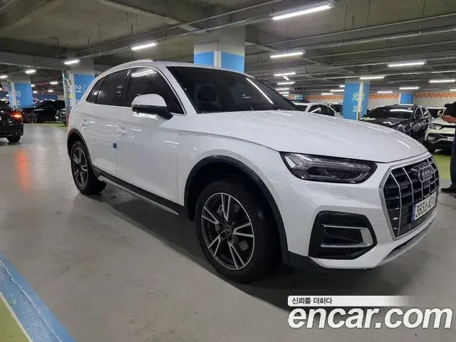 Audi Q5 2021 — Фото 1/18